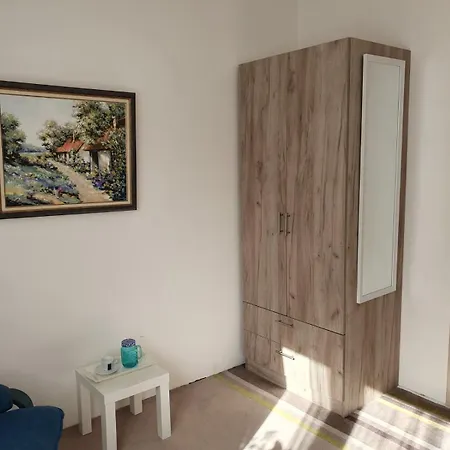 Lela Apartment *